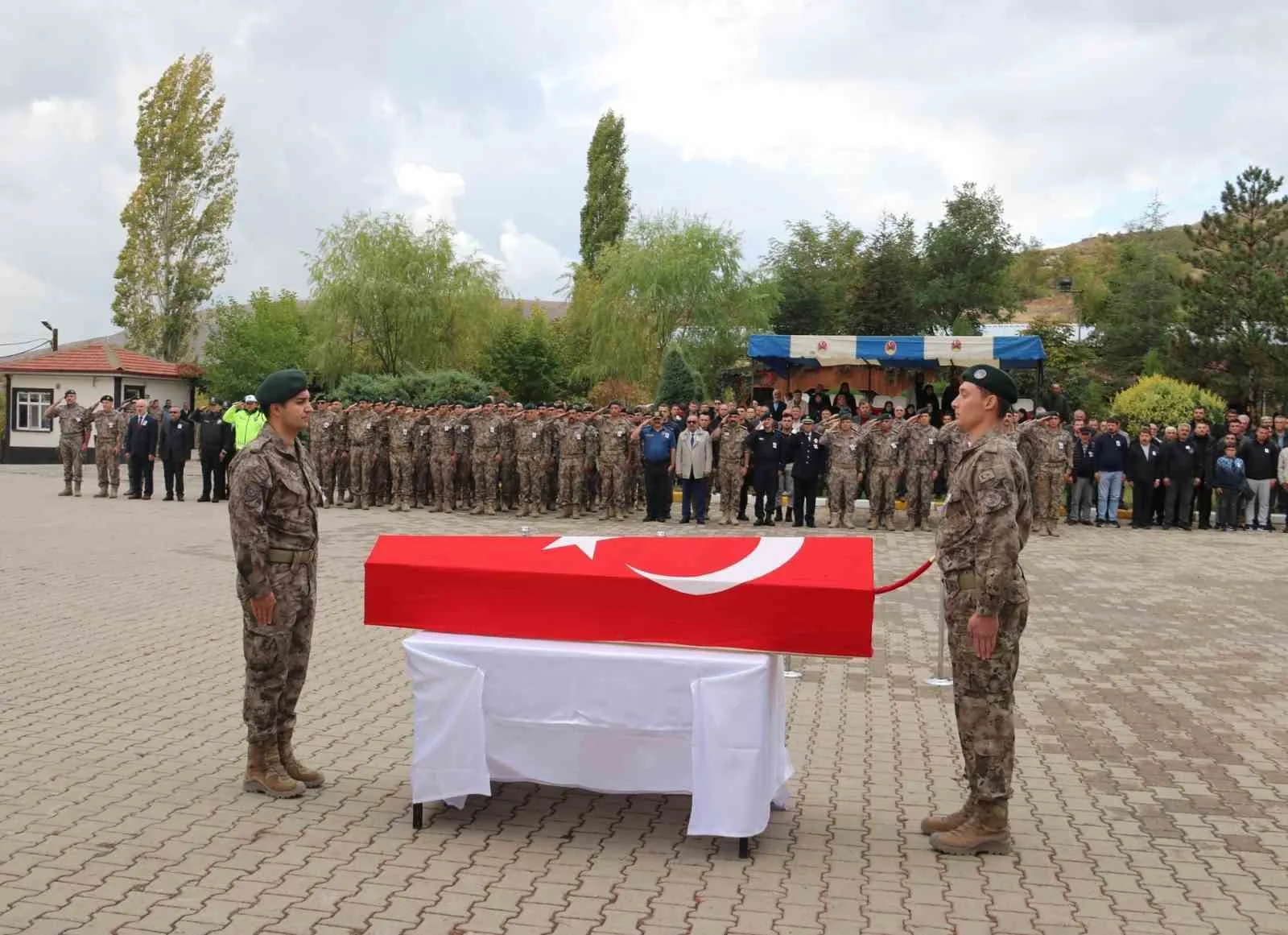 Bingöl Özel Harekat Şube Müdürlüğü’nde görevli polis memuru uzun süredir