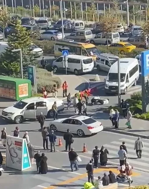 Başakşehir Çam ve Sakura Şehir Hastanesi girişinde meydana gelen maddi