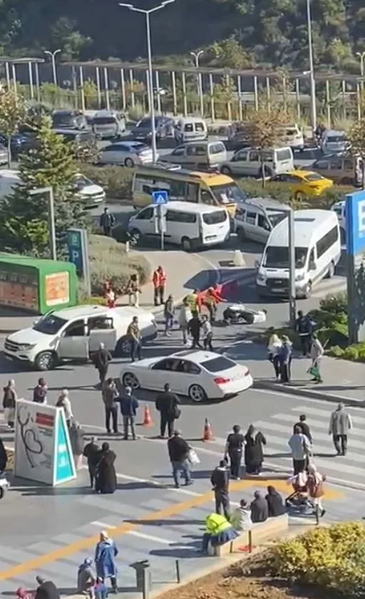 Başakşehir Çam ve Sakura Şehir Hastanesi girişinde meydana gelen maddi
