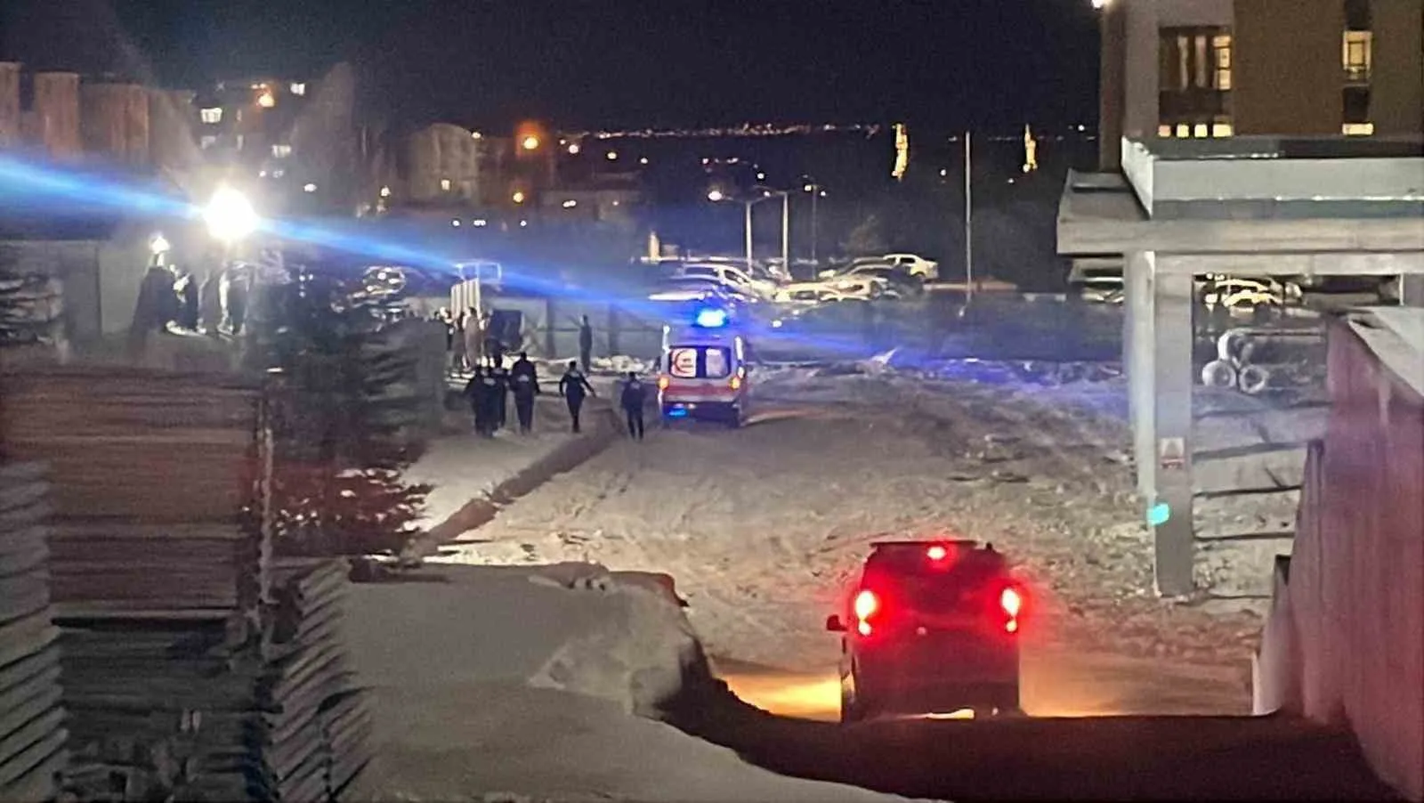 Karaman’da hastane şantiyesindeki işçiler arasında çıkan bıçaklı kavgada 1’i ağı