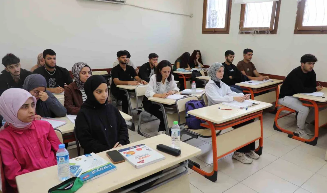 Hatay Büyükşehir Belediyesi’nin YKS ve LGS’ye yönelik verdiği kurslarda eğitim