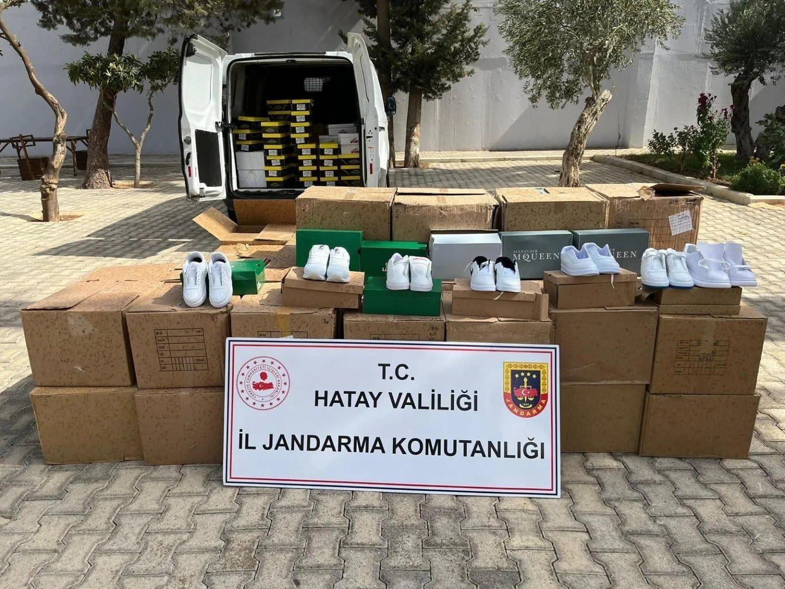 Hatay’da İl Jandarma Komutanlığınca 36 adrese uyuşturucu ve kaçakçılık operasyonu