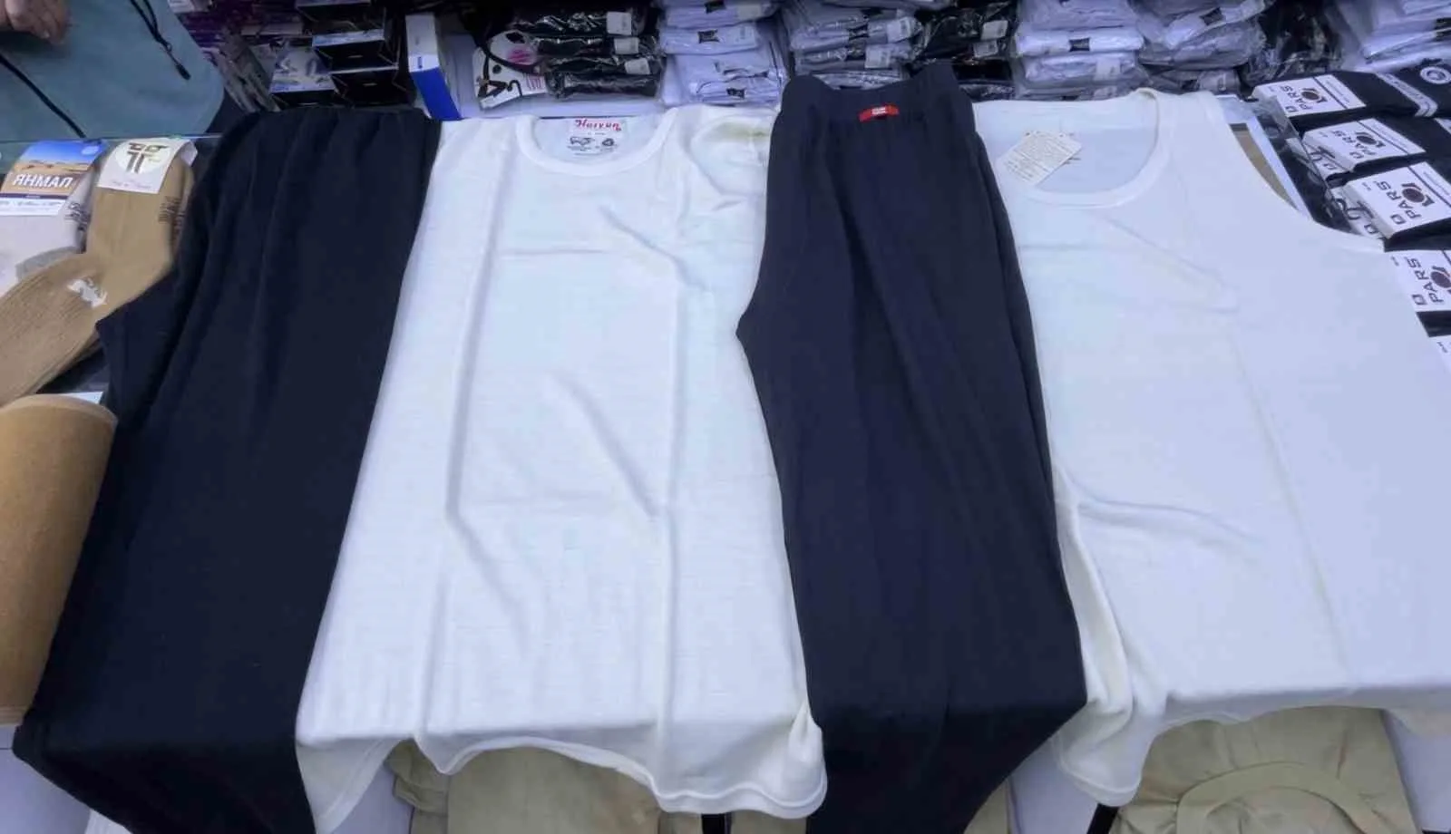 Konya’da havaların soğumasıyla birlikte vücutlarını sıcak tutmak isteyenler içlik giyme