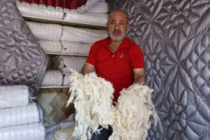 Sivas’ta havaların soğumasıyla birlikte vatandaşlar kış hazırlıklarına başladı, elyaf yorganların