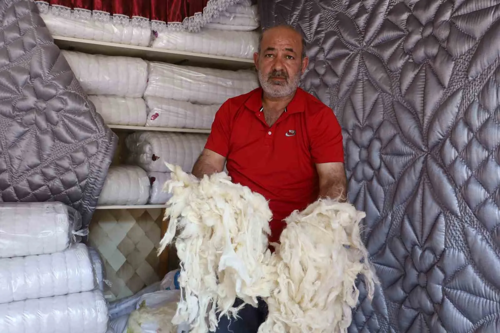 Sivas’ta havaların soğumasıyla birlikte vatandaşlar kış hazırlıklarına başladı, elyaf yorganların