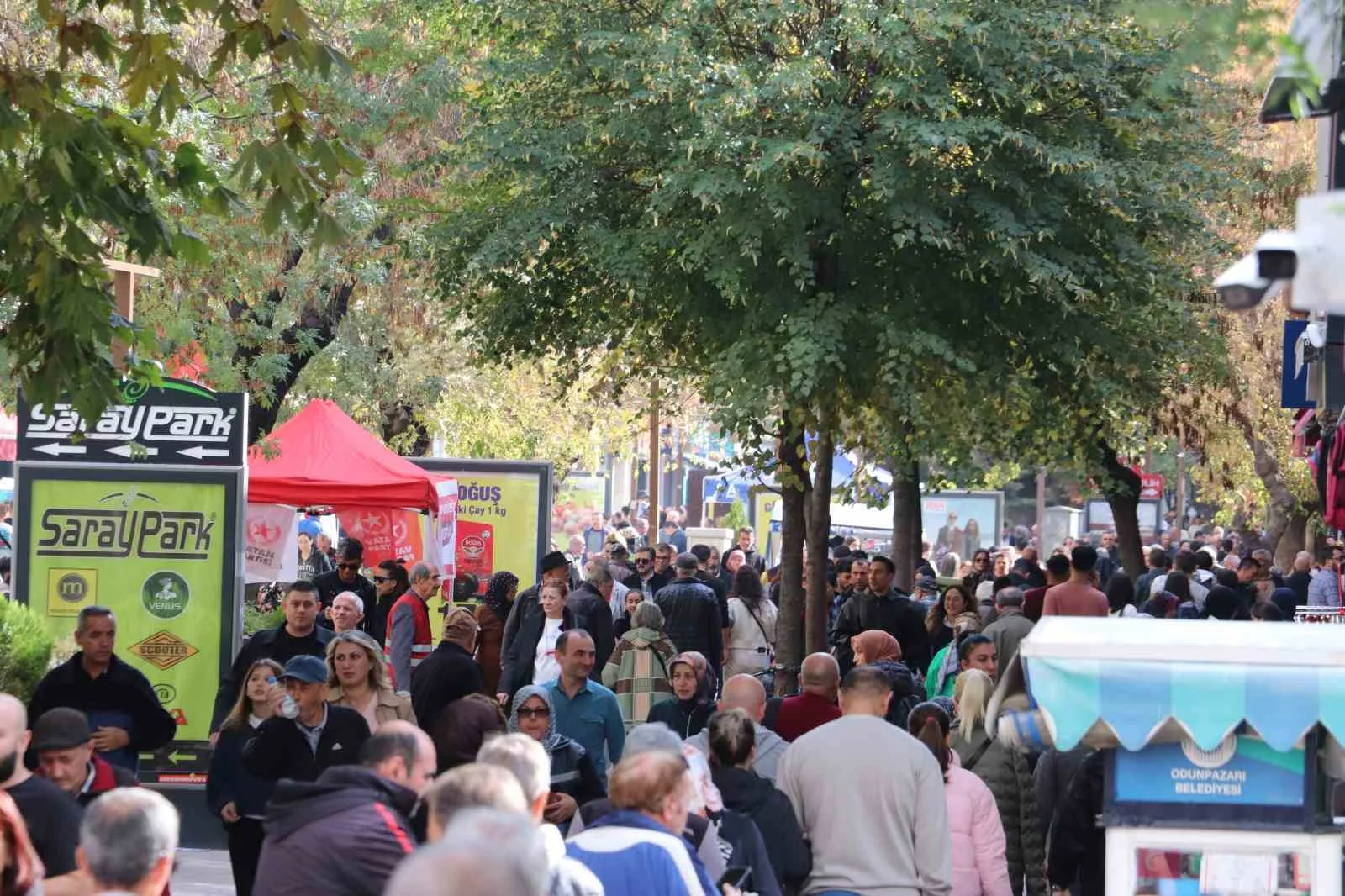 Eskişehir’in bölgesindeki popüler yerlerden biri olan Hamamyolu Caddesi, hafta sonu