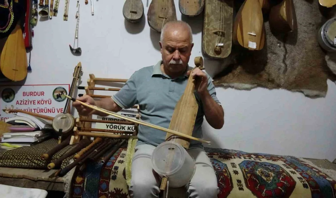 Burdur’da 40 yıldır babasından öğrendiği gibi müzik aletlerini yapan ve