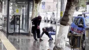 Amasya’da bir evladın annesine gösterdiği örnek davranış yürekleri ısıttı. Mezarlık