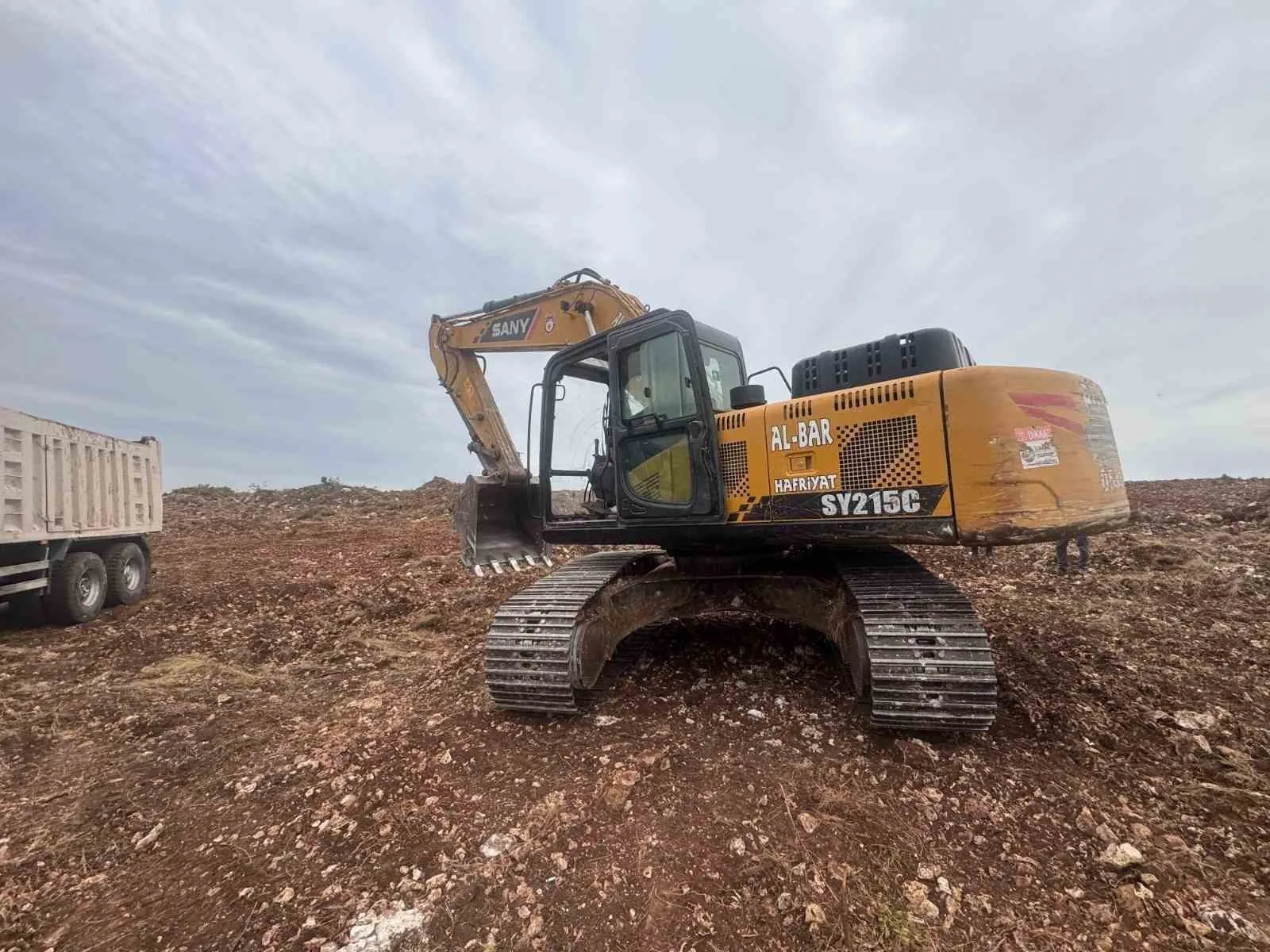 Aydın’ın Didim ilçesinde hazine arazisinde izinsiz kazı yapan 2 şüpheli,