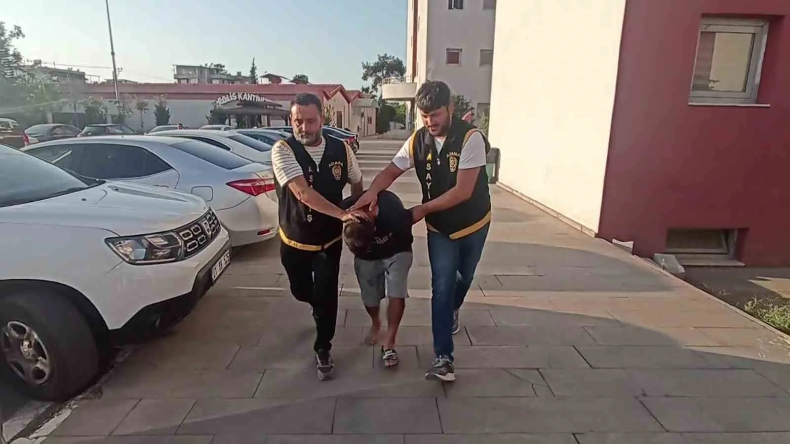 Adana’da hırsızlık suçundan 50 yıl kesinleşmiş hapis cezası bulunan hükümlü