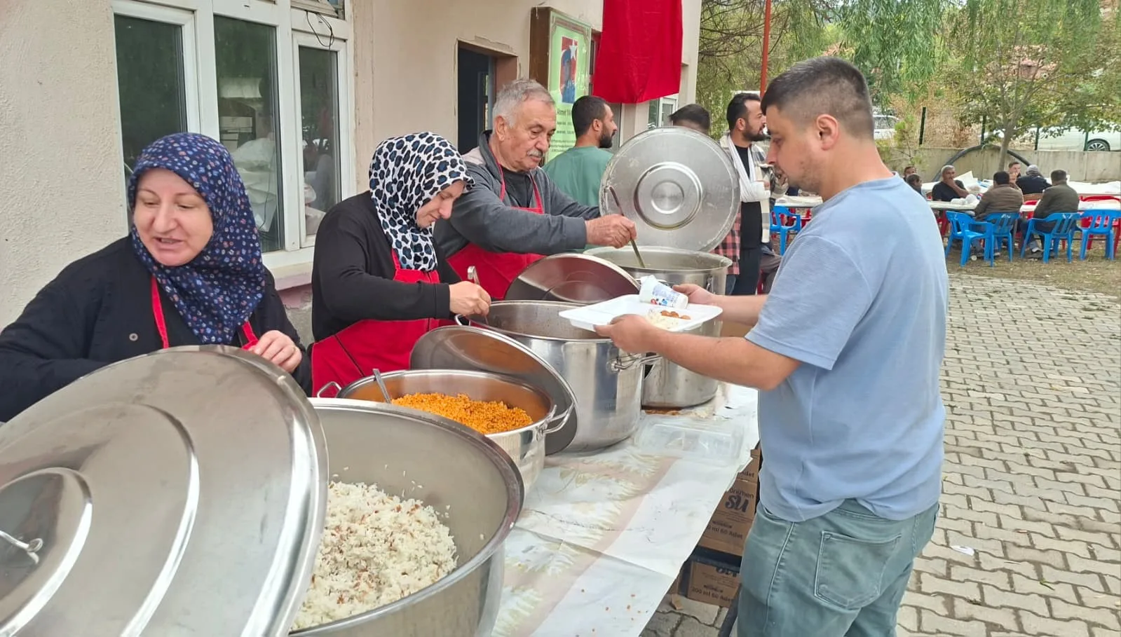 Kütahya’nın Hisarcık ilçesine bağlı Yukarı Yoncaağaç köyünde geleneksel 13’üncü hayır