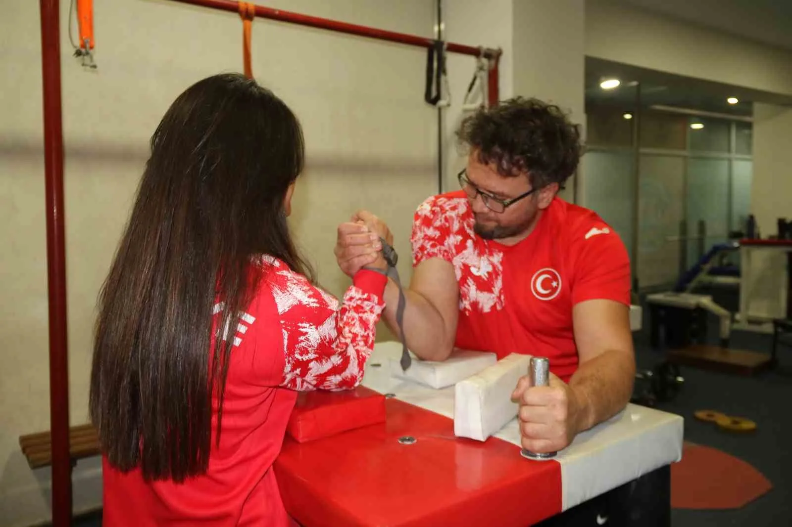 Eskişehirli sporcular Murat Cırık ve Zeynep Yiğit, Bulgaristan’da düzenlenen 2025