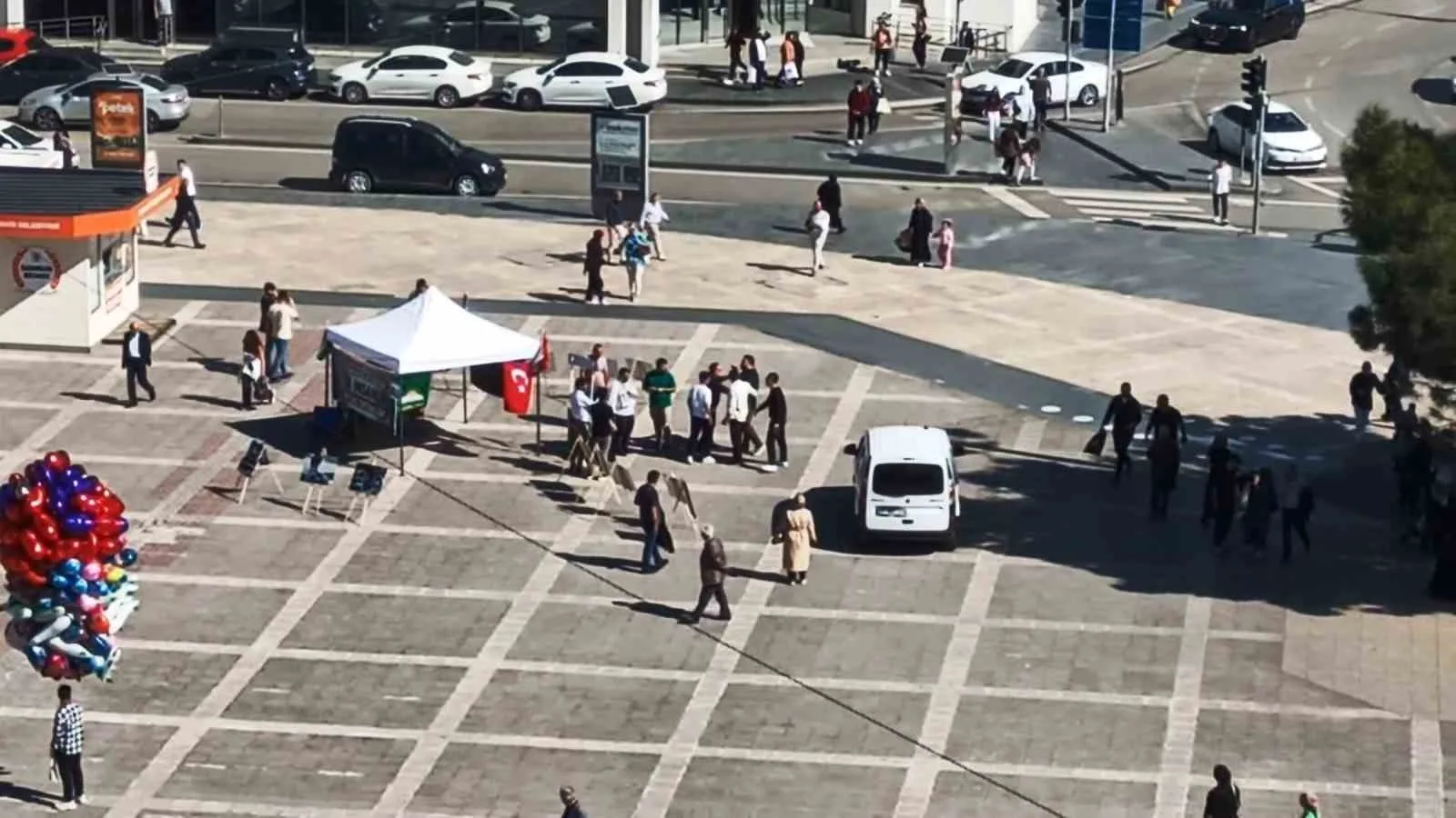 Samsun Cumhuriyet Meydanı’nda, HÜDAPAR’ın Gazze’de yaşanan insanlık suçlarına karışan çifte