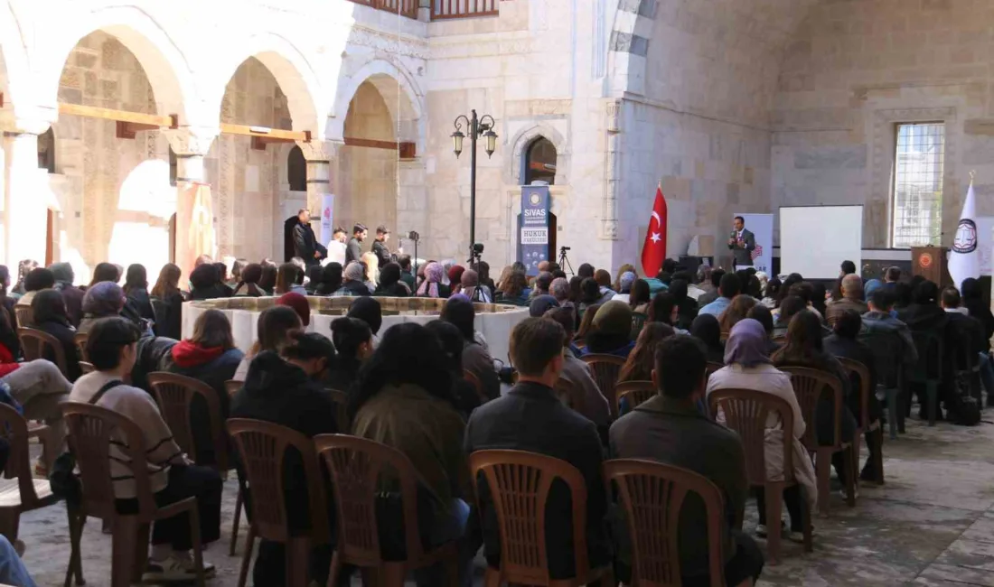 Sivas Cumhuriyet Üniversitesi Hukuk Fakültesi öğrencileri, dönemin ilk dersini 8