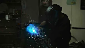 Eskişehir’de ilhamını aile mesleği olan balıkçılıktan alan genç sanatçı metal