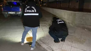 Çorum’da aralarında husumet bulunan iki grup arasında çıkan olayda, araçlarının