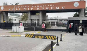 Çekmeköy’de İETT otobüsünün durağa çarpması sonucu 1 kişinin öldüğü, 4
