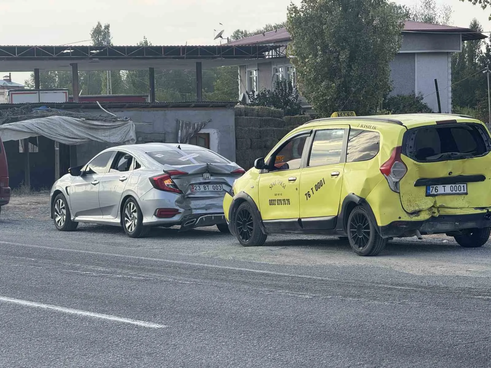 Iğdır’da 3 aracın karıştığı zincirleme trafik kazası meydana geldi. Kaza