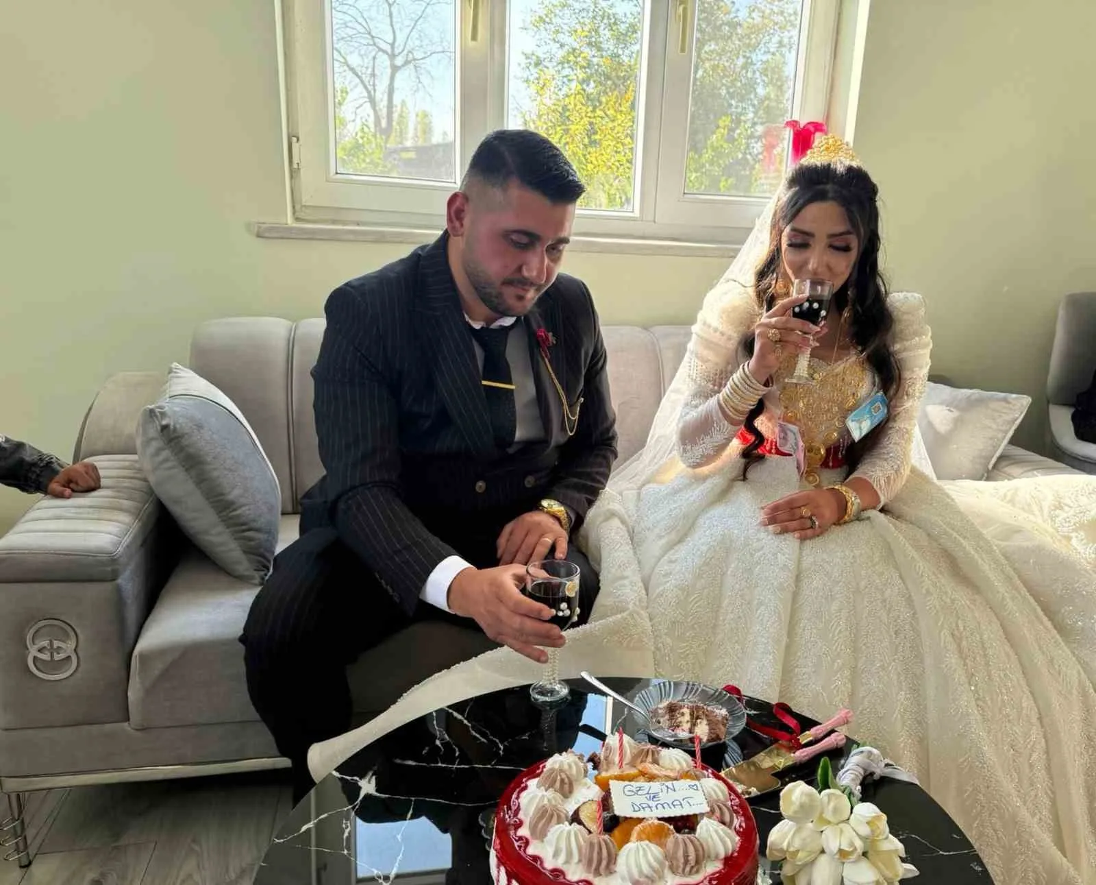 Iğdır’da gerçekleştirilen düğünde İranlı gelin, ülkesine özgü yöresel düğün adetlerini