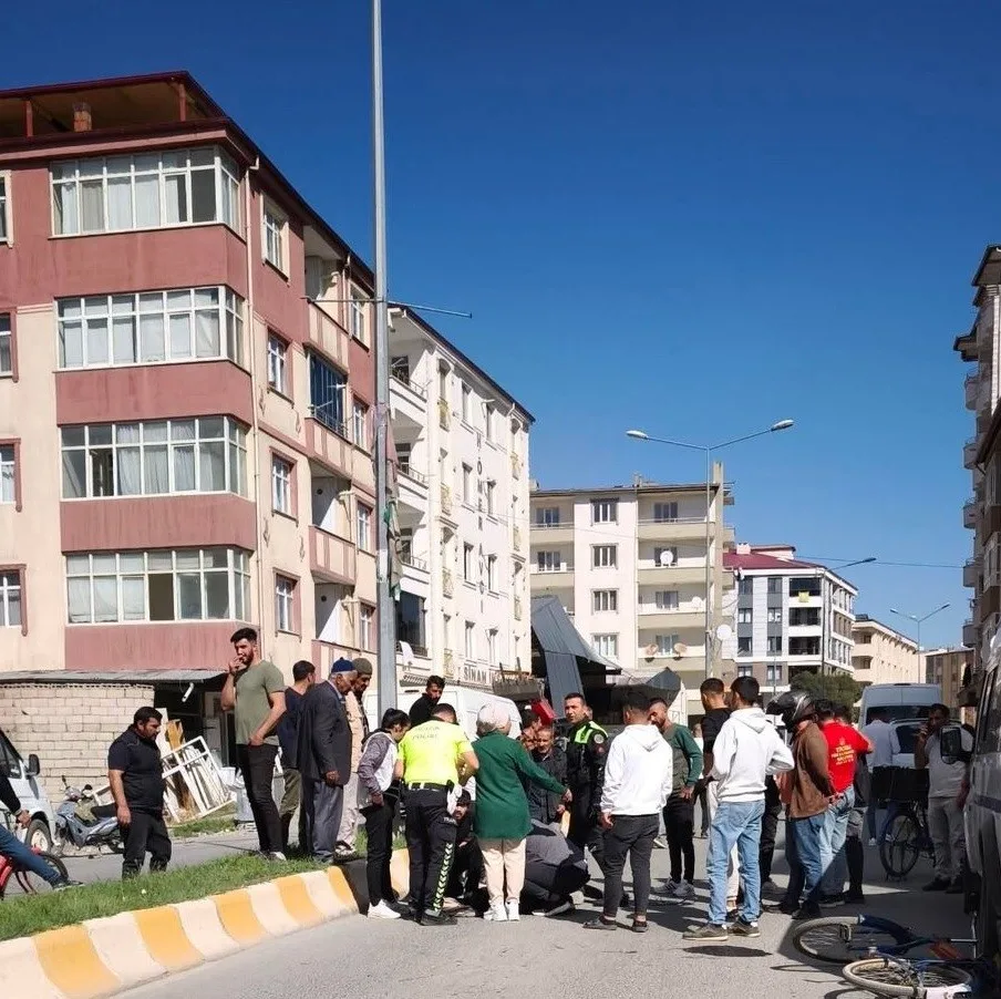 Iğdır’da Şehit Vahap Akar Caddesi’nde meydana gelen trafik kazasında bir