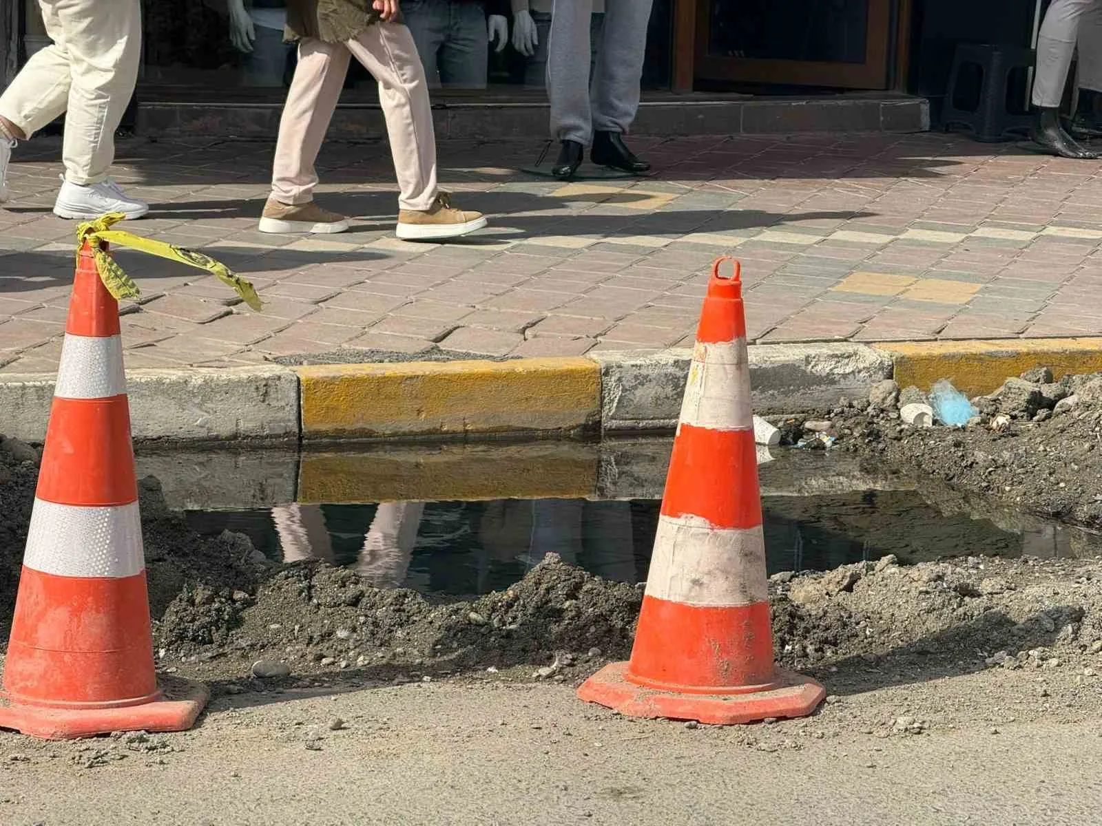 Iğdır merkezde bulunan Av. İbrahim Bozyel Caddesi üzerinde bir aydan