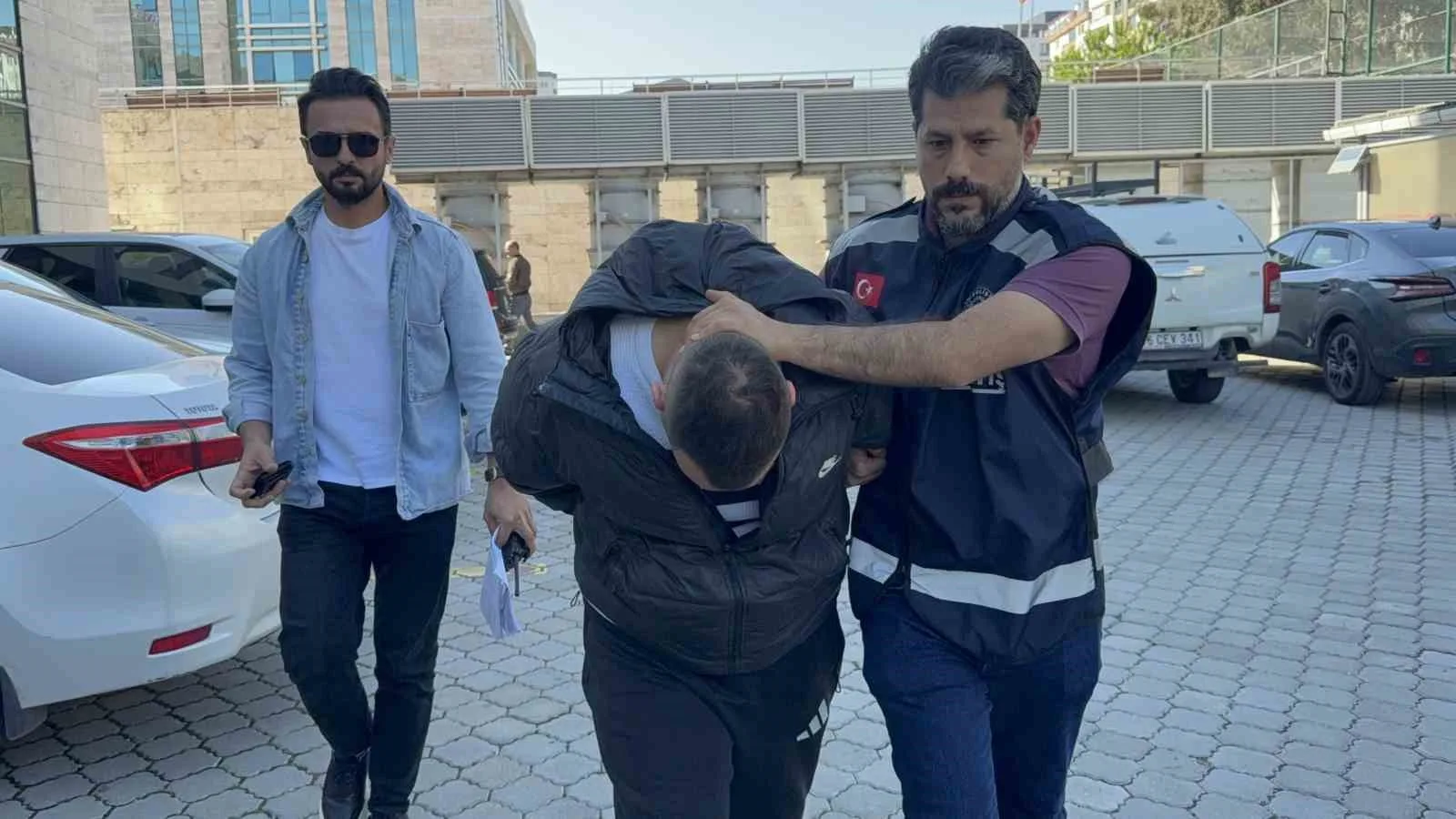 Samsun’un Atakum ilçesinde bir ikametin kurşunlanması olayıyla ilgili hakkında yakalama
