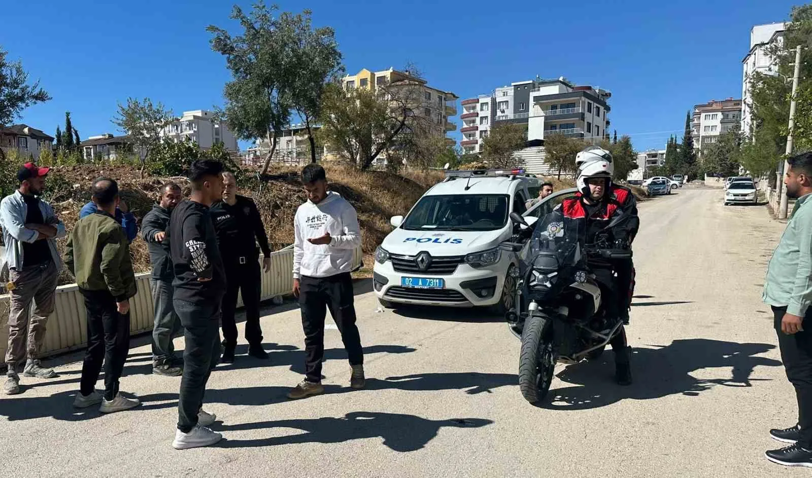 Adıyaman’da iki grup adasında çıkan bıçaklı kavgada 1 kişi yaralandı.