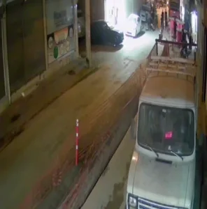 Adana’da sokak ortasında iki grup arasında çıkan tekme ve yumruklu