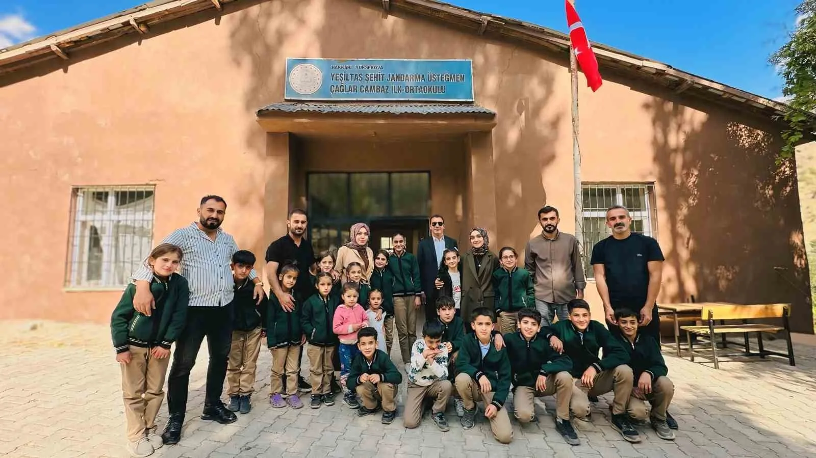 İstanbul’dan yola çıkan iki öğretmen, Hakkari’nin Yüksekova ilçesine bağlı Irak