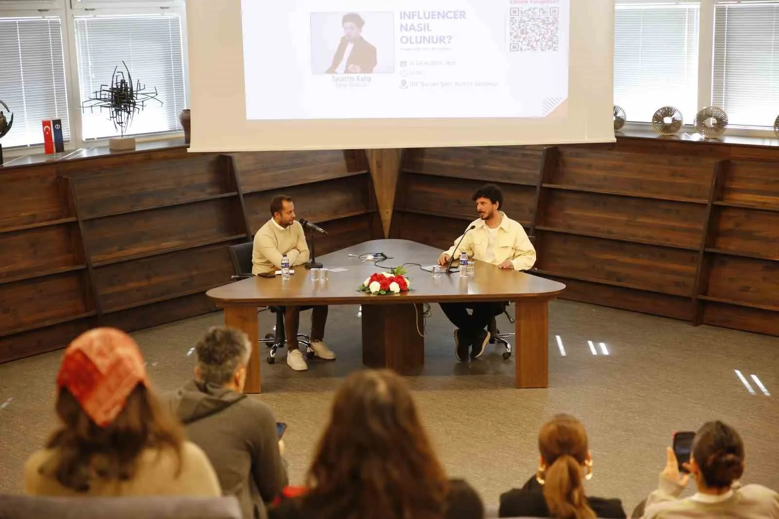 Anadolu Üniversitesi İletişim Bilimleri Fakültesi’nin “İletişim Buluşmaları” etkinliğinin ilki, Şener