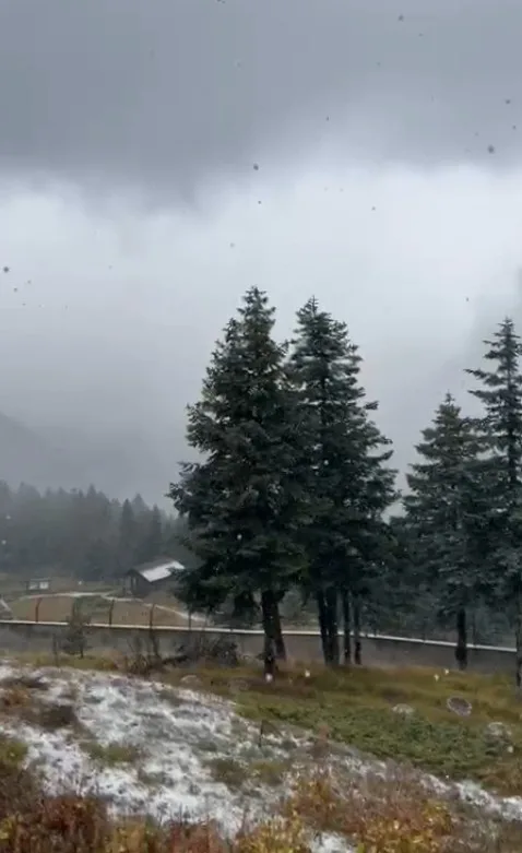 Türkiye’nin önemli kış turizm merkezlerinden olan Ilgaz Dağı’nda kar yağışı