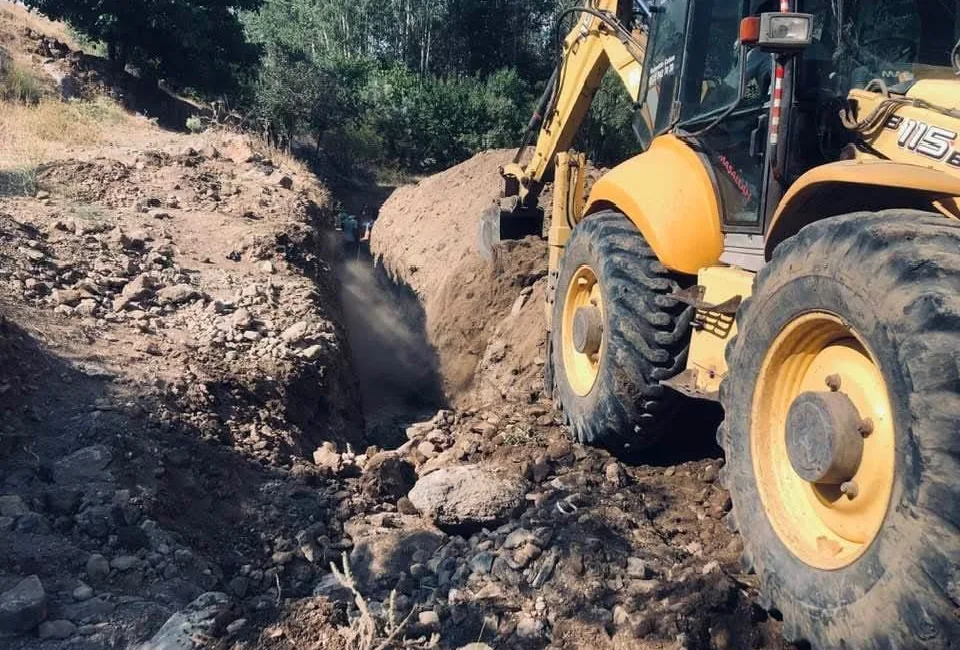 Afyonkarahisar’ın Şuhut ilçesine bağlı Karlık köyü sakinleri imece usulü yeniledikleri