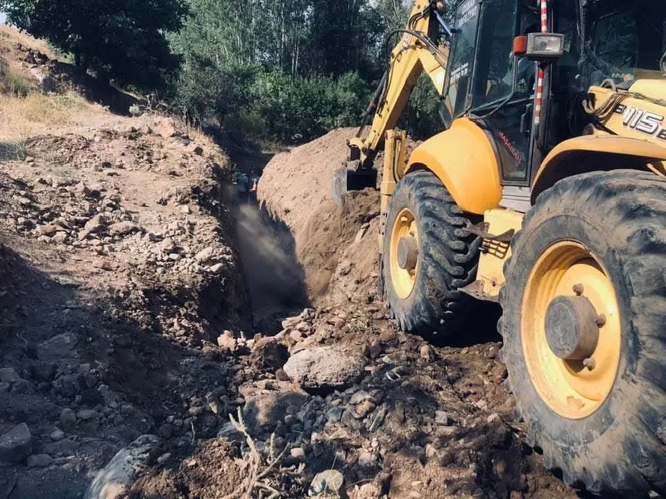 Afyonkarahisar’ın Şuhut ilçesine bağlı Karlık köyü sakinleri imece usulü yeniledikleri