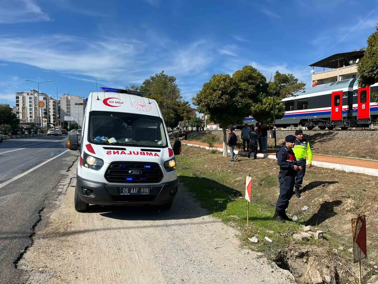 Aydın’ın İncirliova ilçesinde raylar üzerinde oynayan torununu trenin altından son