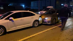 Bursa’nın İnegöl ilçesinde meydana gelen zincirleme kazada 3 araç çarpıştı;
