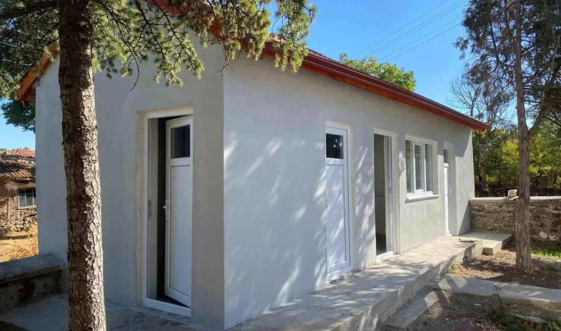 İnönü Belediyesi, Yukarıkuzfındık Mahallesi’nde bulunan cami tuvaletleri ve şadırvanmaları yeniledi.