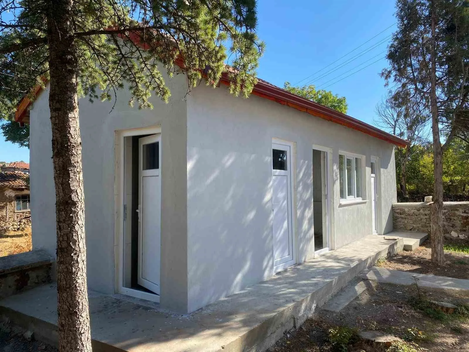 İnönü Belediyesi, Yukarıkuzfındık Mahallesi’nde bulunan cami tuvaletleri ve şadırvanmaları yeniledi.