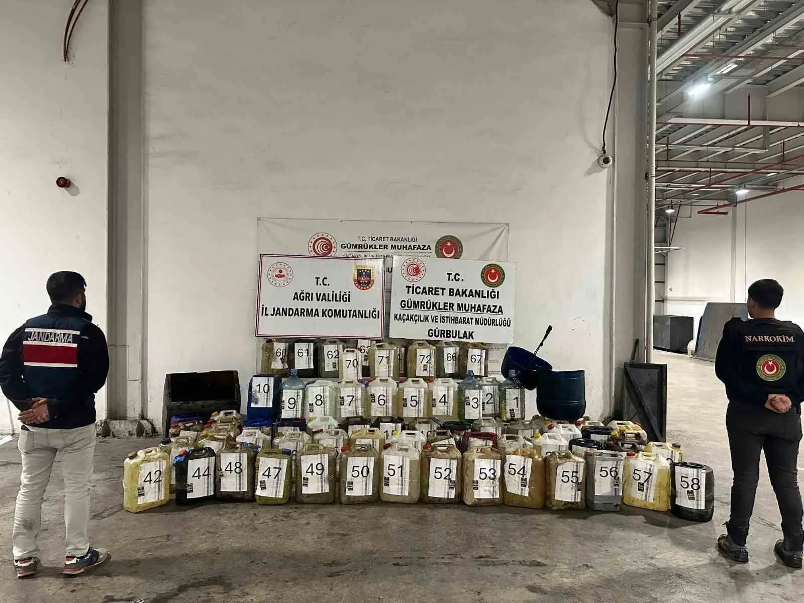 Ağrı’da düzenlenen uyuşturucu operasyonunda 1 ton 167 kilogram sıvı metamfetamin