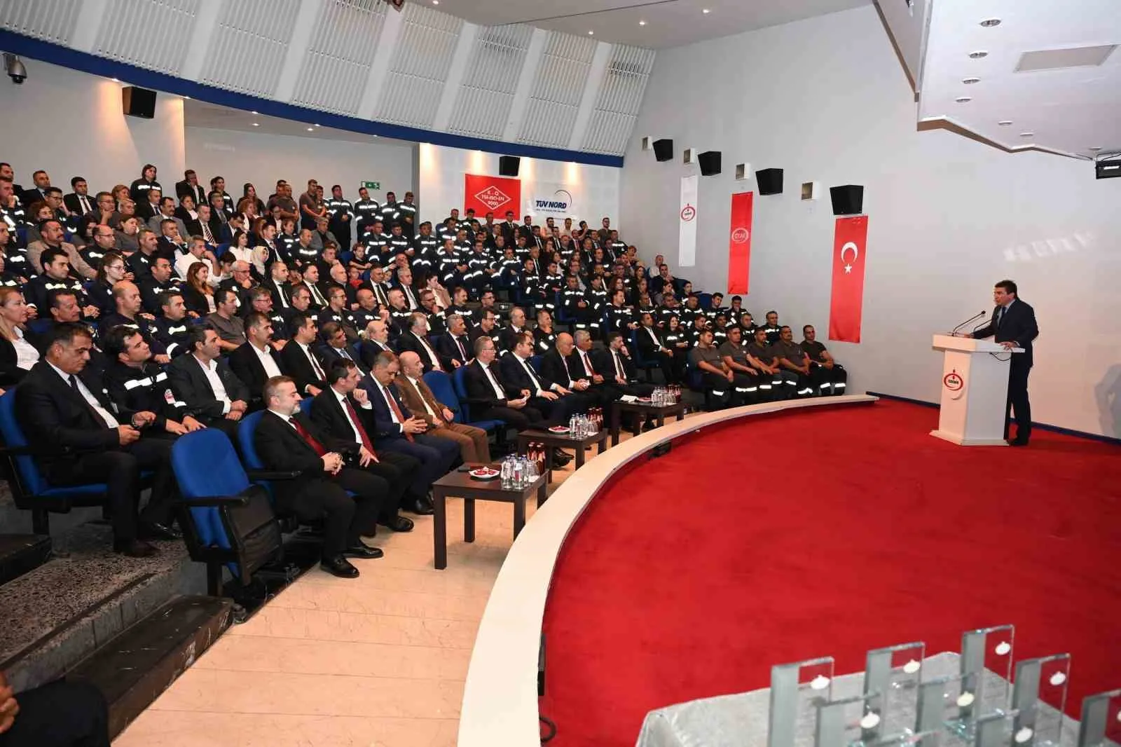 OYAK Maden Metalürji şirketlerinden İsdemir, sürdürülebilir üretim anlayışıyla Türk sanayisine