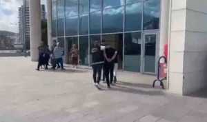 Hatay’ın İskenderun ilçesinde kasten yaralama olayının şüphelisi olarak aranan 2