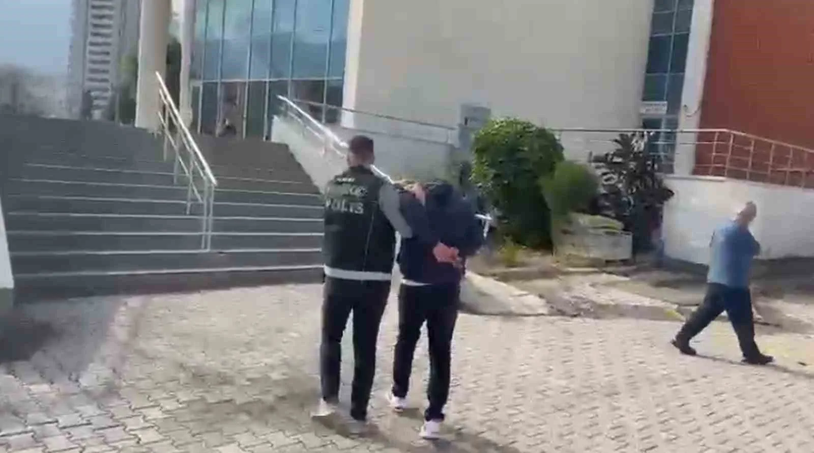 Hatay’ın İskenderun ilçesinde uyuşturucu madde ticareti yapan şüpheli şahıslara yönelik