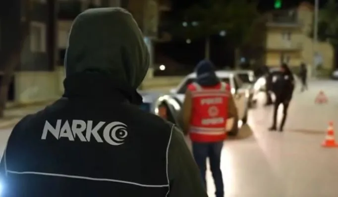 Isparta’da polis ekiplerince gerçekleştirilen operasyonlarda sentetik kannabinoid, metamfetamin, esrar ve