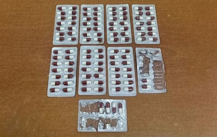 Isparta’da polis ekiplerince gerçekleştirilen operasyonda 104 adet sentetik ecza ele