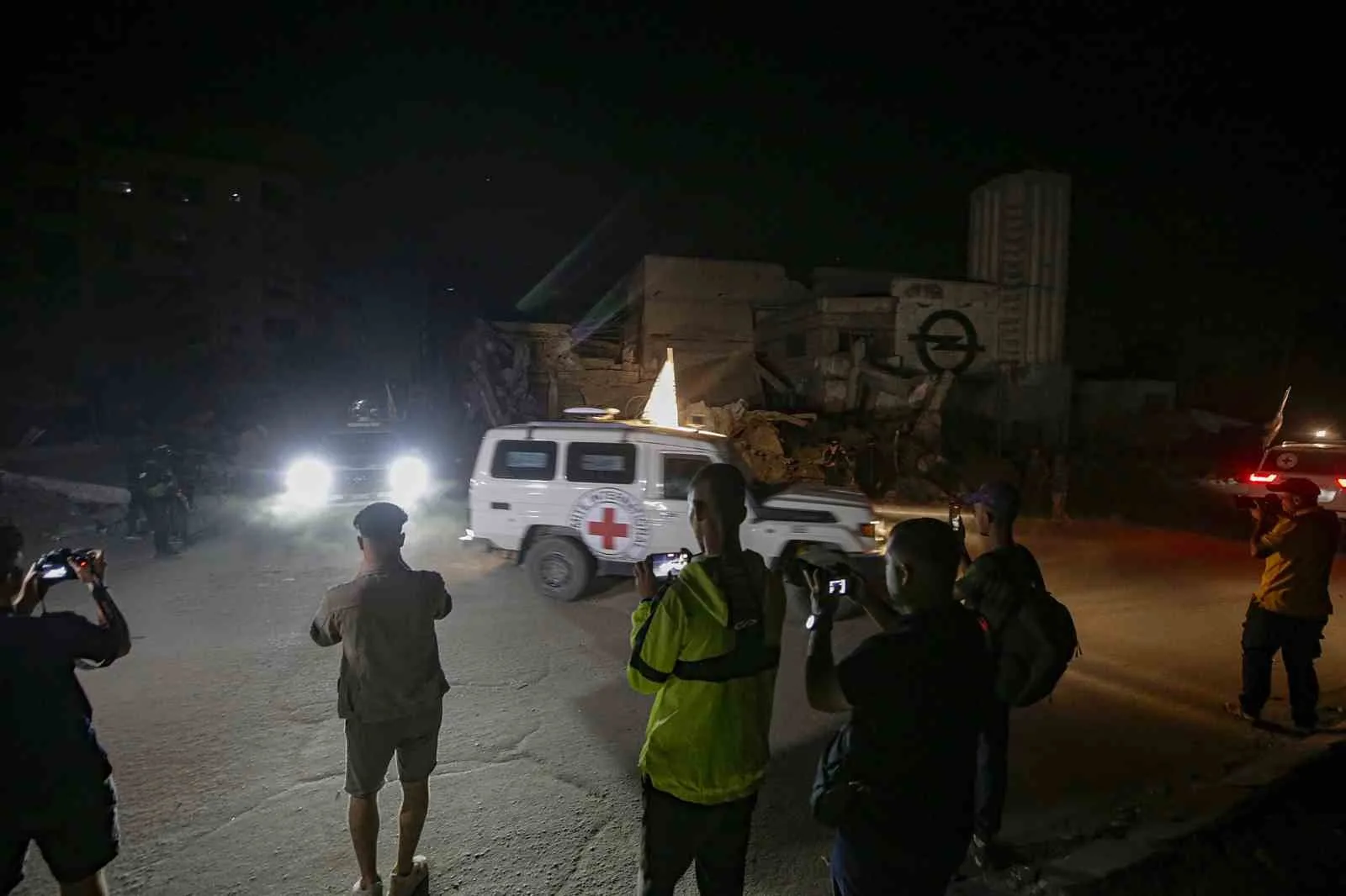 İsrail Savunma Kuvvetleri (IDF) tarafından yapılan açıklamada, Kızılhaç ekiplerinin Hamas’tan