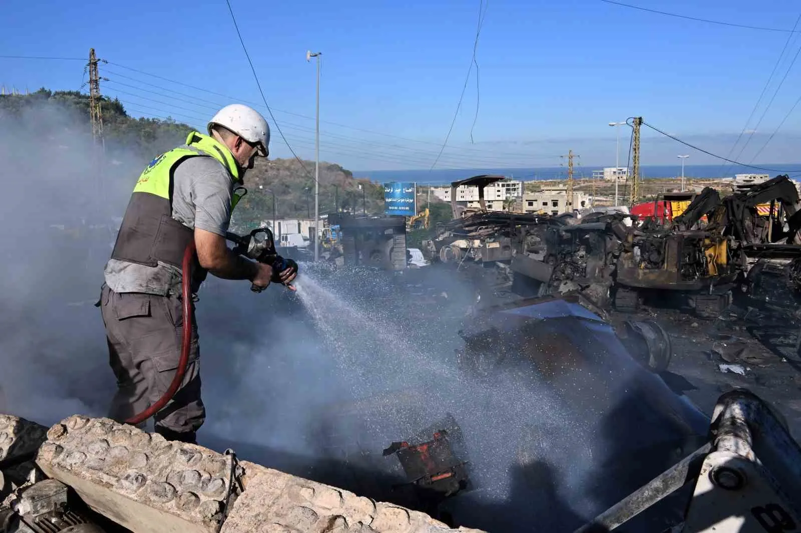 İsrail ordusunun Lübnan’ın güneyindeki bir köye düzenlediği hava saldırıları sonucu