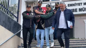 İstanbul’un Sultanbeyli ilçesinde otomobille önü kesilen kamyonet sürücüsü, silahlı saldırıda