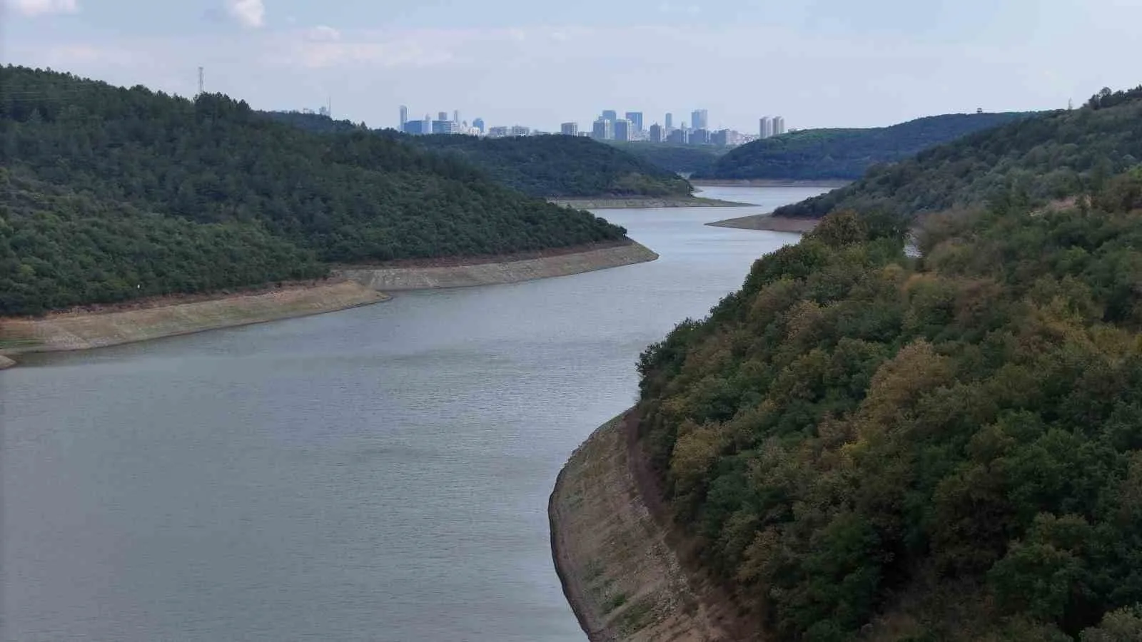 Meteorolojinin hafta sonu için İstanbul için yaptığı yağış uyarıları öncesinde
