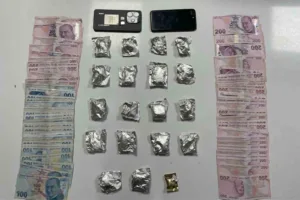 İstanbul’un Şişli ilçesinde yapılan polis uygulamasında durdurulan şüpheli aracın çeşitli