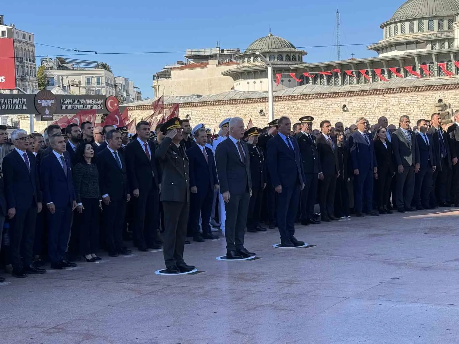 İstanbul’un düşman işgalinden kurtuluşunun 102. yıl dönümü, Taksim Cumhuriyet Anıtı’nda