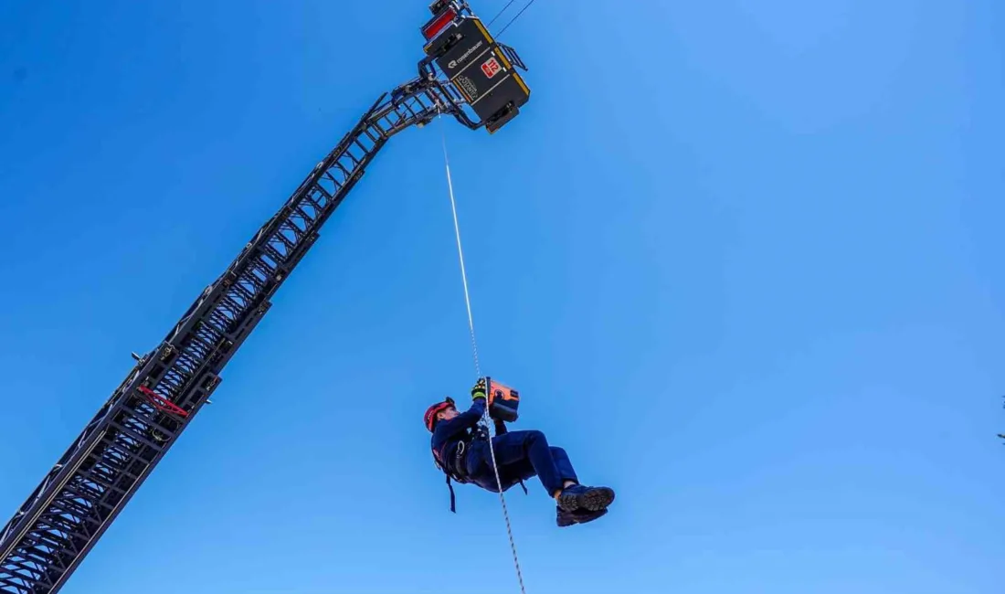 Gaziantep Büyükşehir Belediyesi, İtfaiye Haftası’nı İtfaiye Daire Başkanlığı’nda düzenlenen özel